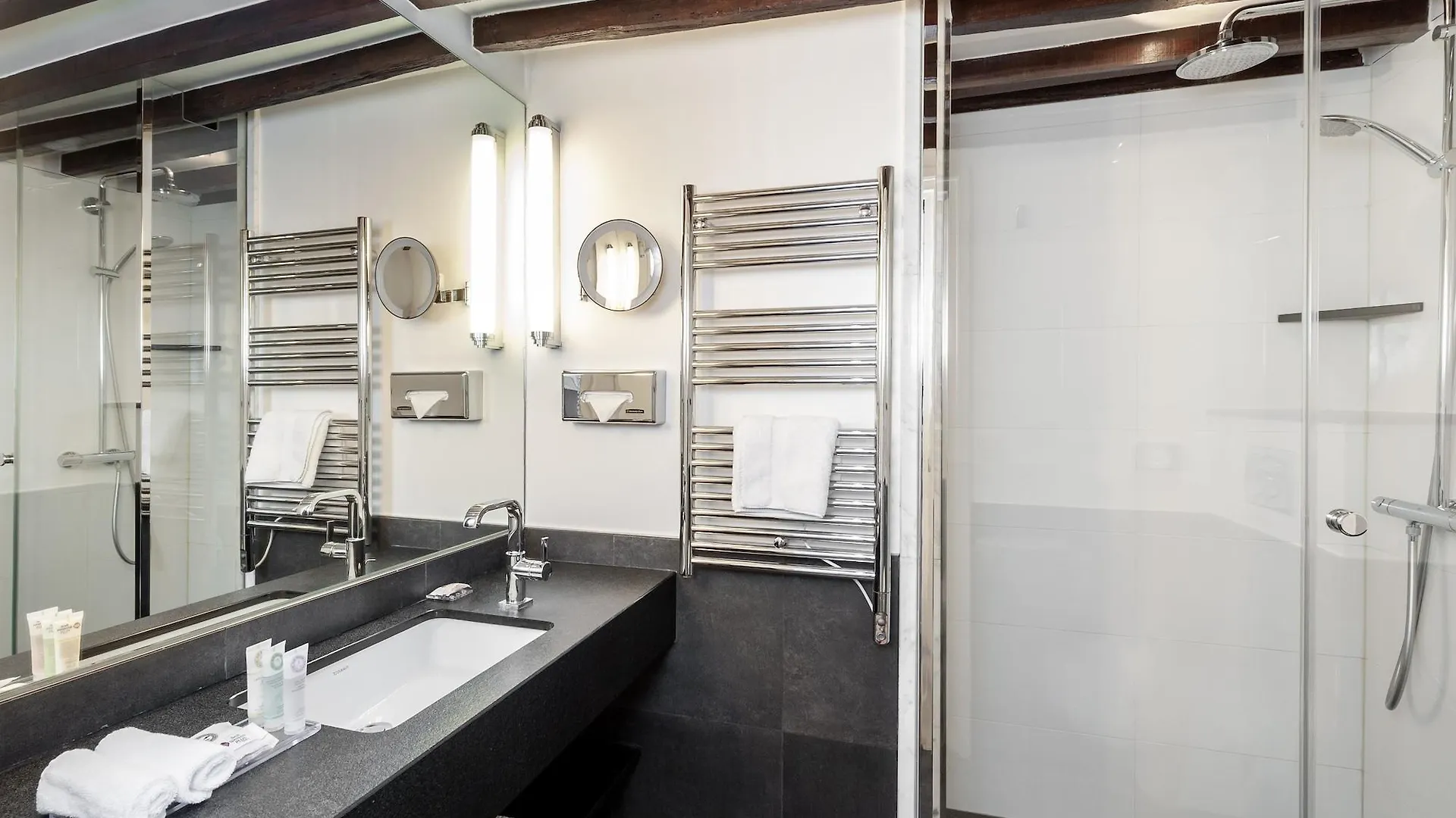 Western Sydney Opera Otel